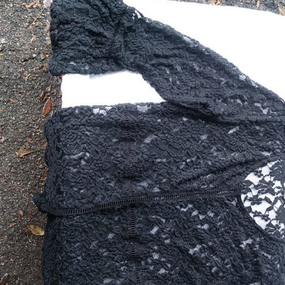 Ladies lace black top - Picture 3 of 5